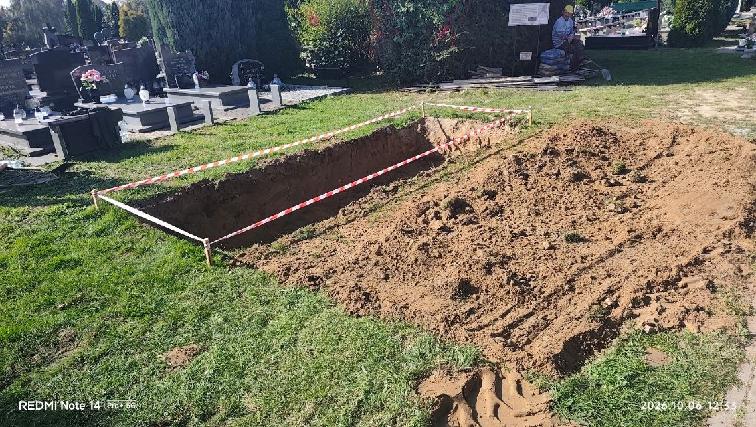 wykop pod&nbsp;fundamenty nowego kolumbarium na&nbsp;cmentarzu Komunalnym przy&nbsp;schronie bojowym w&nbsp;kwaterze 47